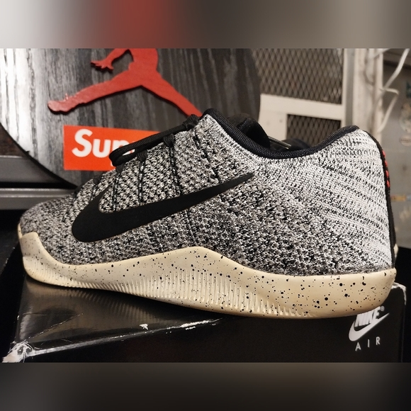 Nike Other - Nike Kobe 11 elite low Oreo size 9
